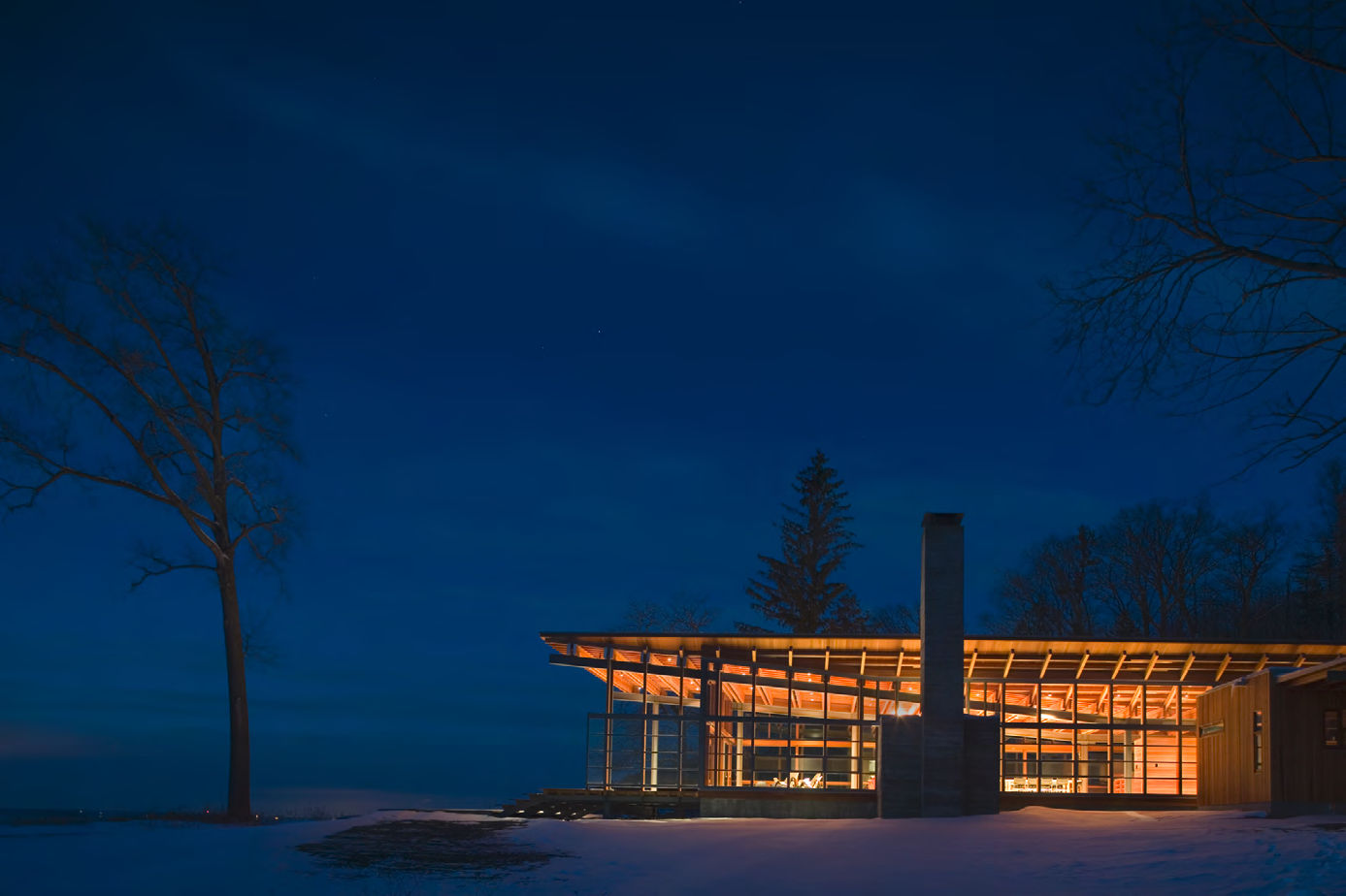 Exterior of the Combs Point Residence by Bohlin Cywinski Jackson at night