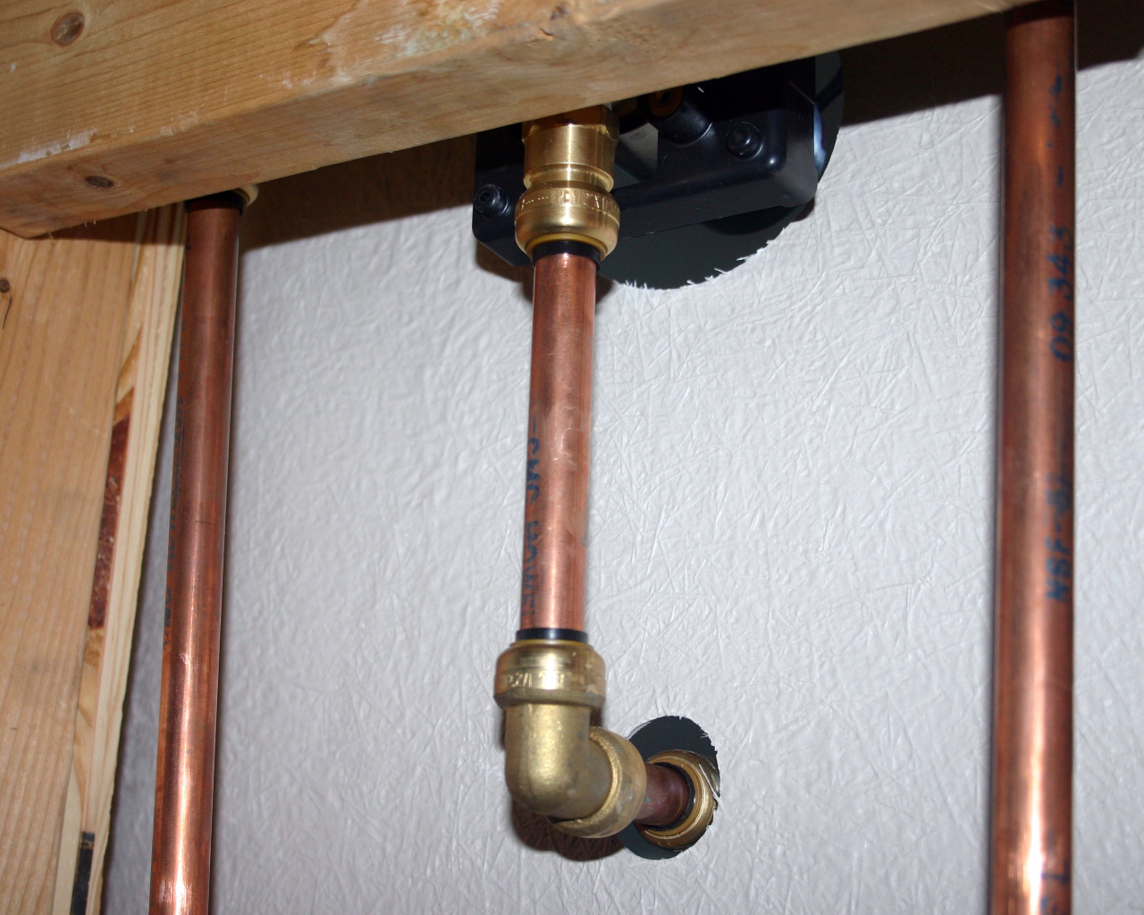 copper pipe with a 90 Degree Push Fitting