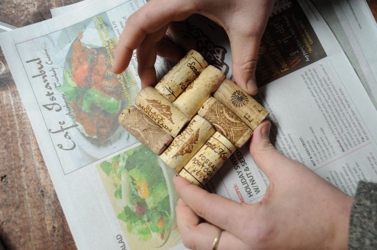 Assembly of DIY wine cork coasters