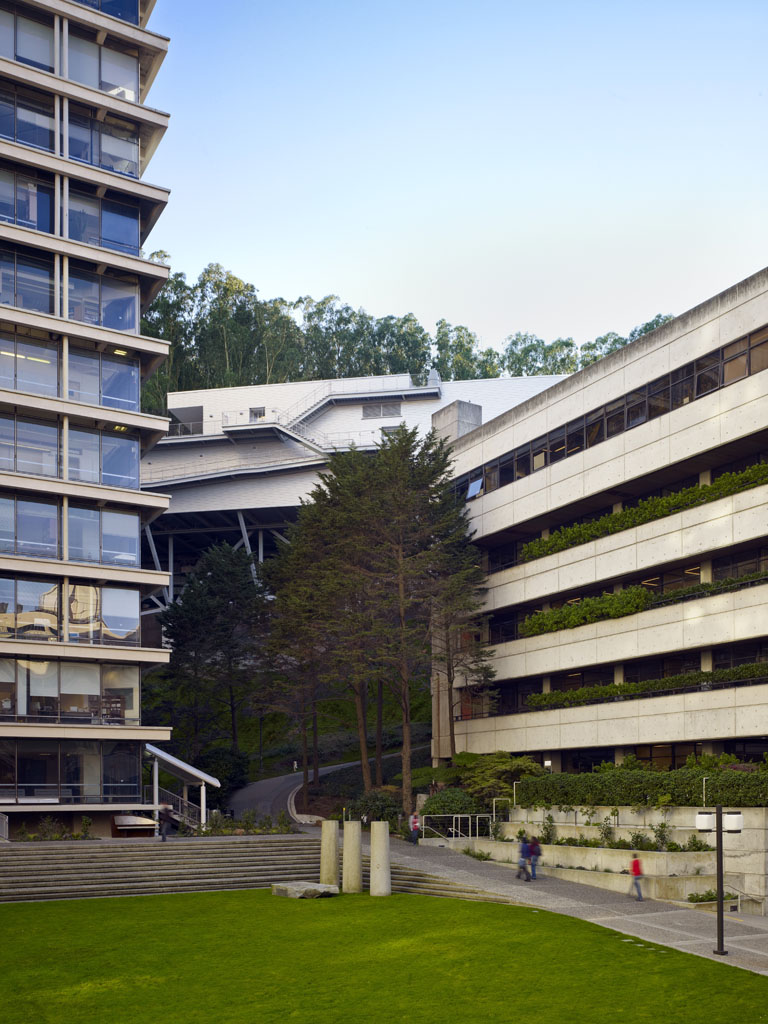 Exterior view of the Dolby Regeneration Medicine Building at the University of California, San Francisco by Rafael Viñoly Architects