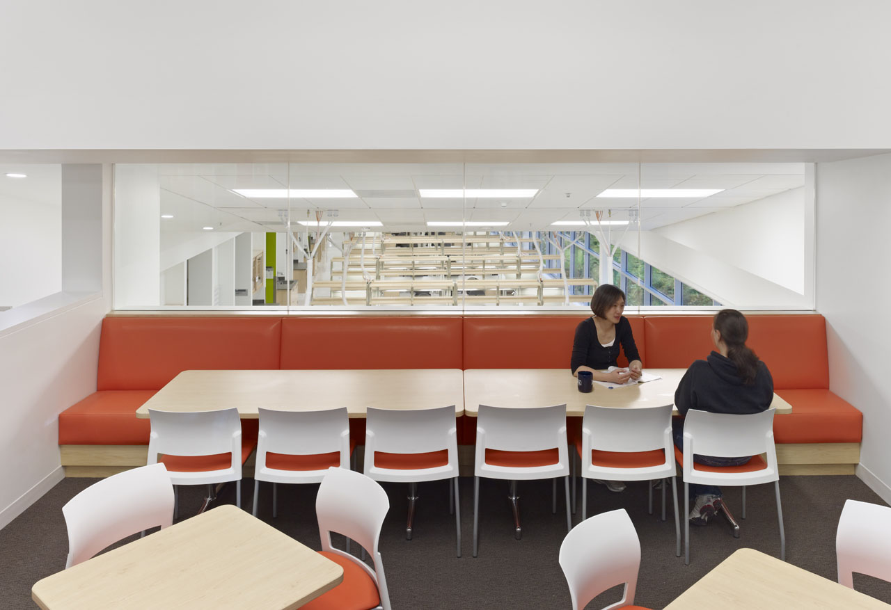 Interior view of the Dolby Regeneration Medicine Building at the University of California, San Francisco by Rafael Viñoly Architects.