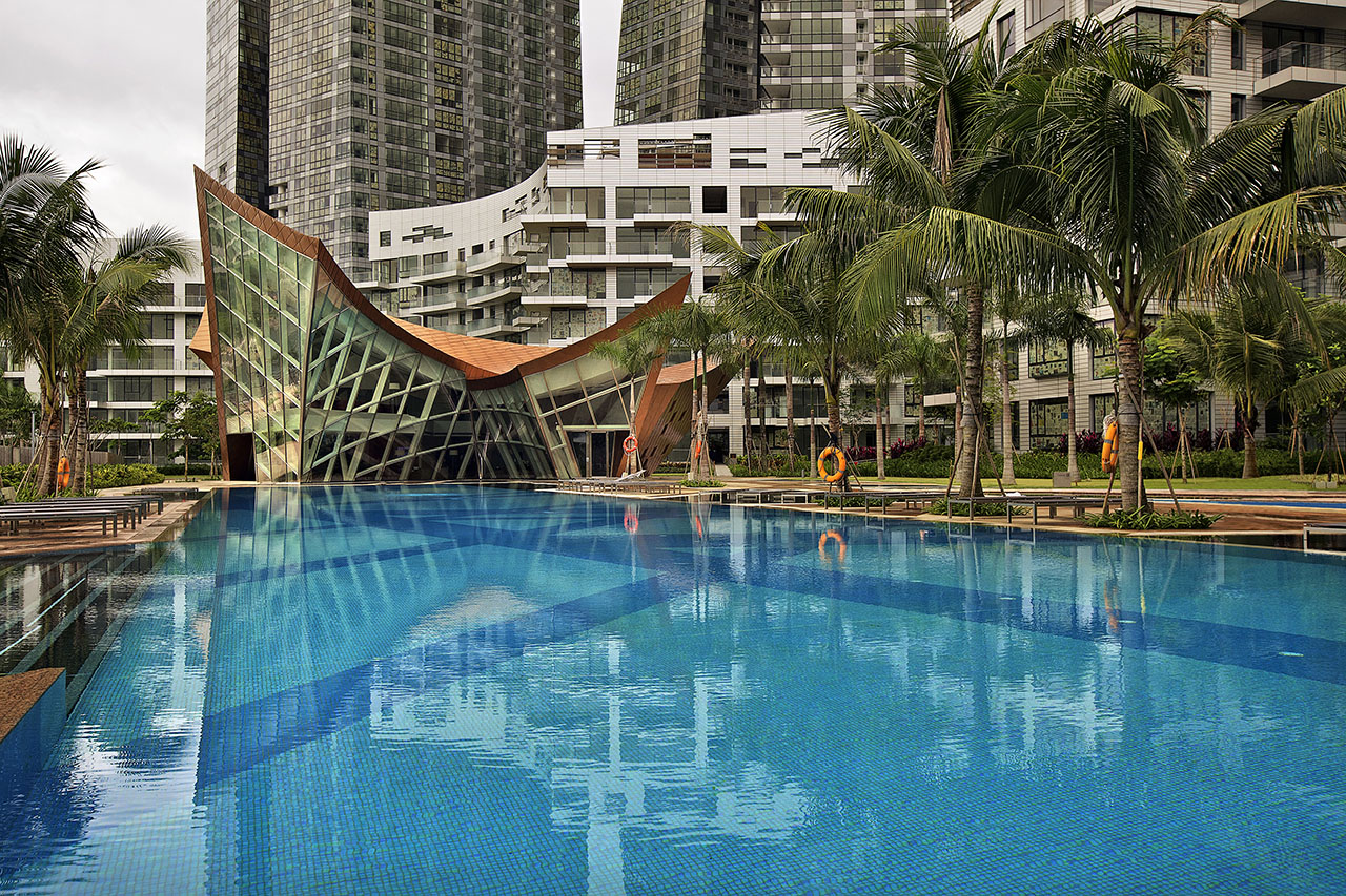 Daniel Libeskind Reflections at Keppel Bay swimming pool