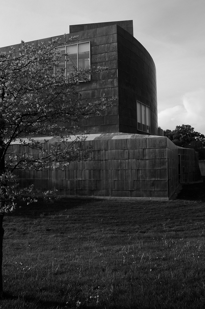 Frank Gehry’s Center for the Visual Arts houses the University of Toledo Department of Art is a prime example of postmodern Deconstructivism