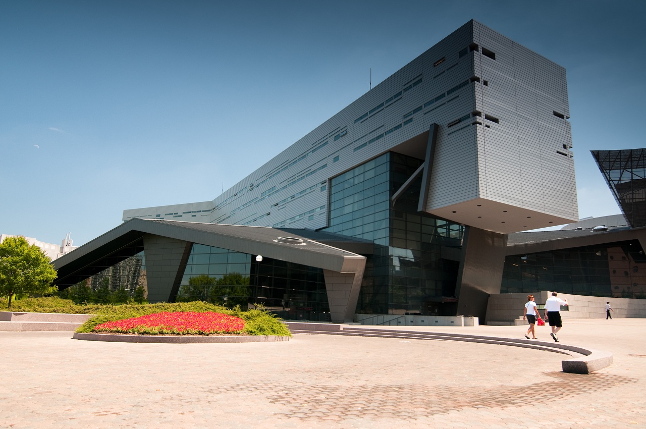 The University of Cincinnati’s Campus Recreation Center by Morphosis Architects