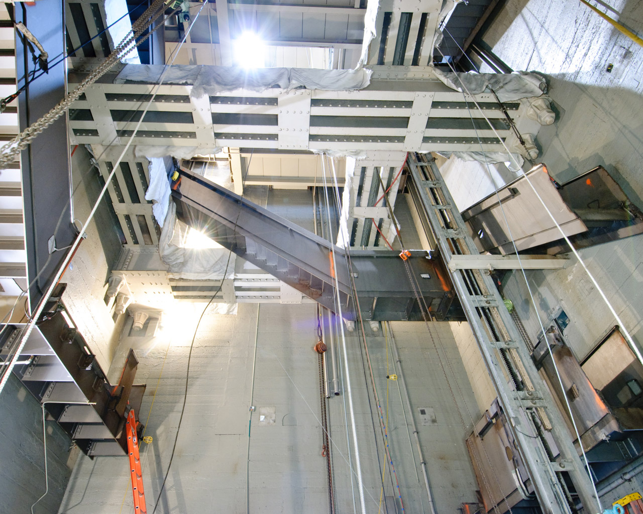 Demolition inside the Statue's pedestal with horizontal Eiffel beams