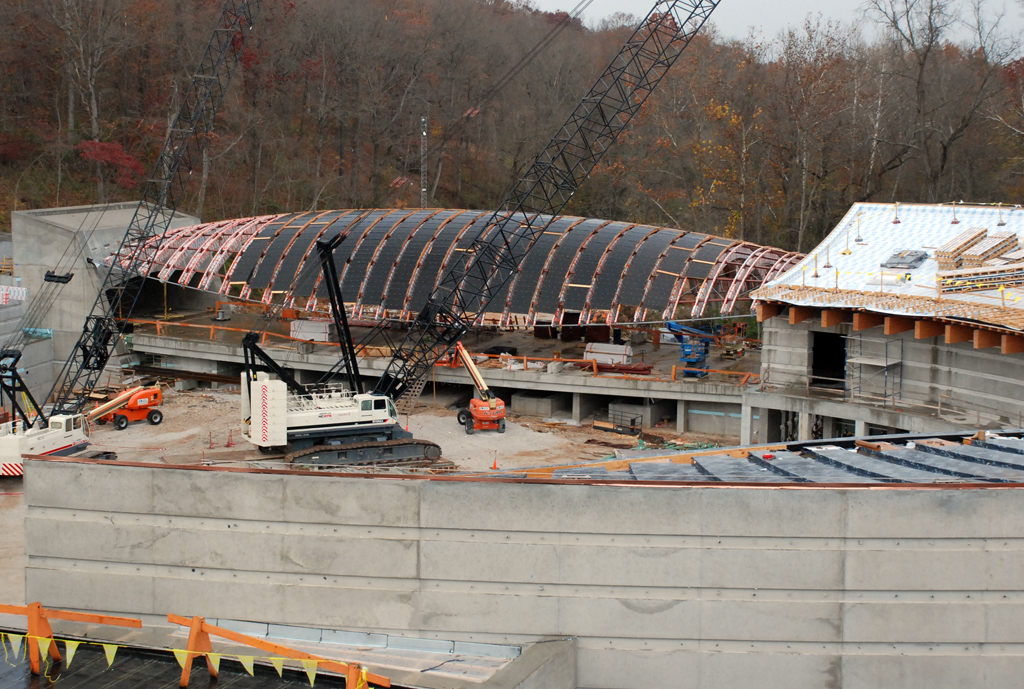 Roof construction of the Moshe Safdie Crystal Bridges Museum of American Art