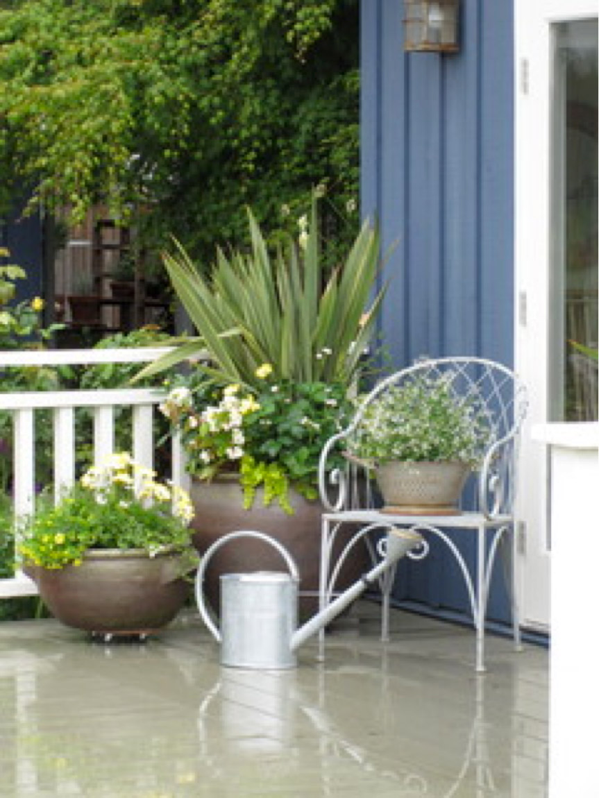 Traditional Patio by Vancouver Landscape Architect Glenna Partridge Garden Design