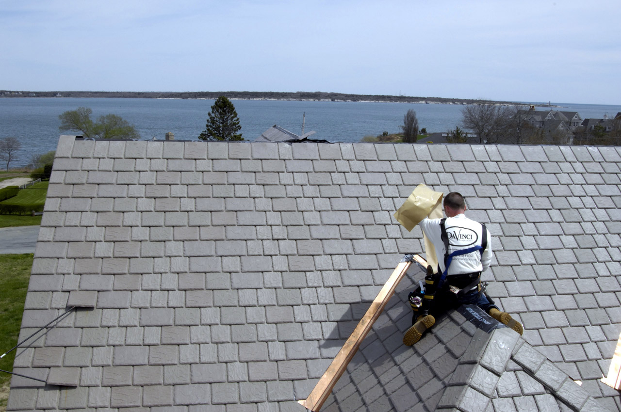 DaVinci EcoBlend roofing tiles being installed on the Hageman home.