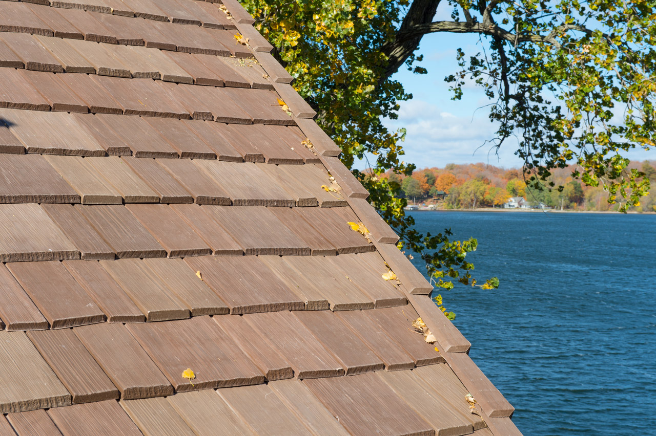 Tuscano color blend of Bellaforté Shake roofing tiles.