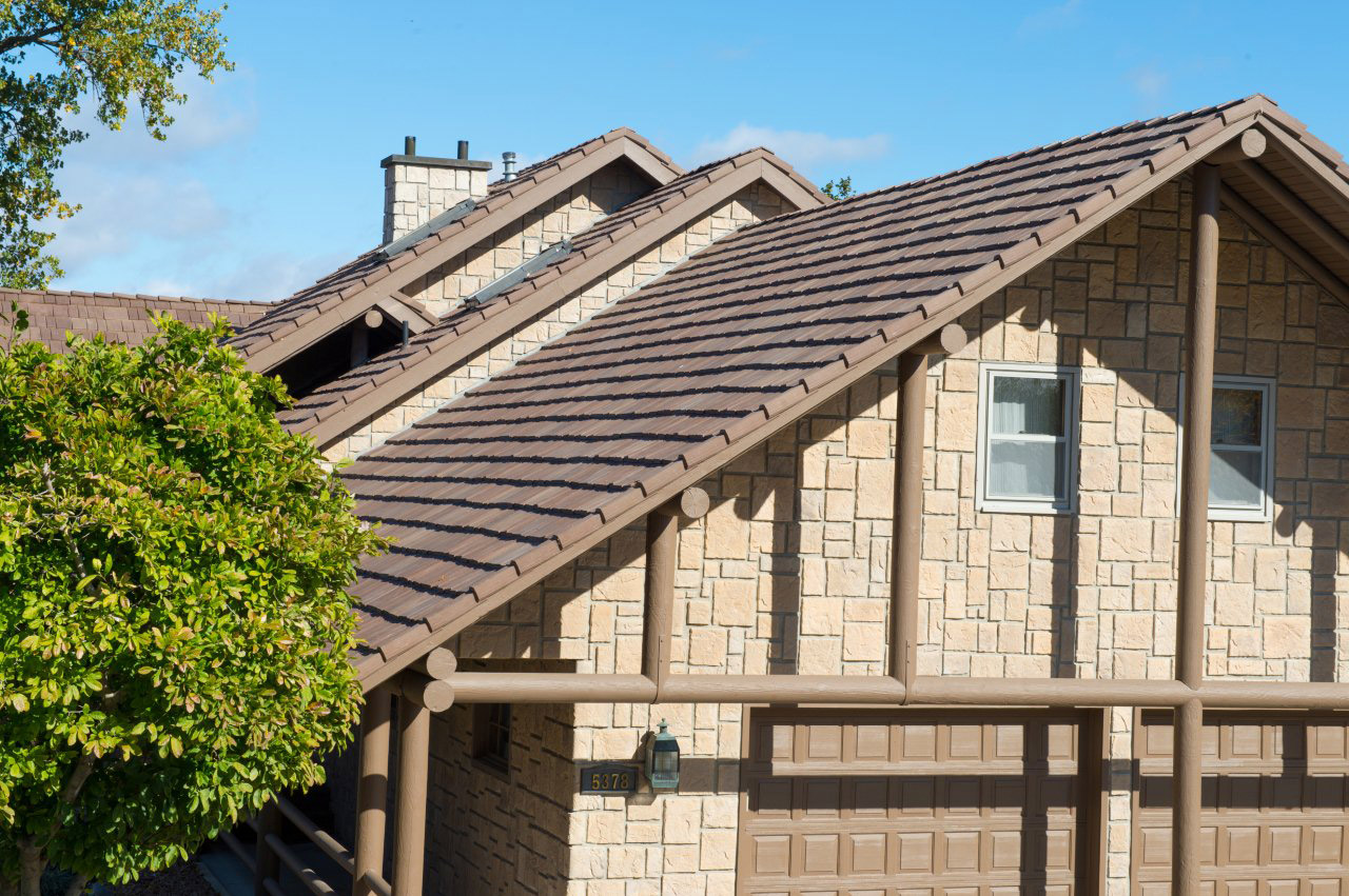 Minnesota home with new Bellaforté Shake polymer roof.