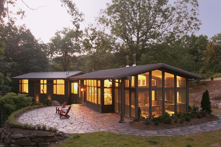 Green House of the Month: A Respectful Retreat in Celo, North Carolina 
