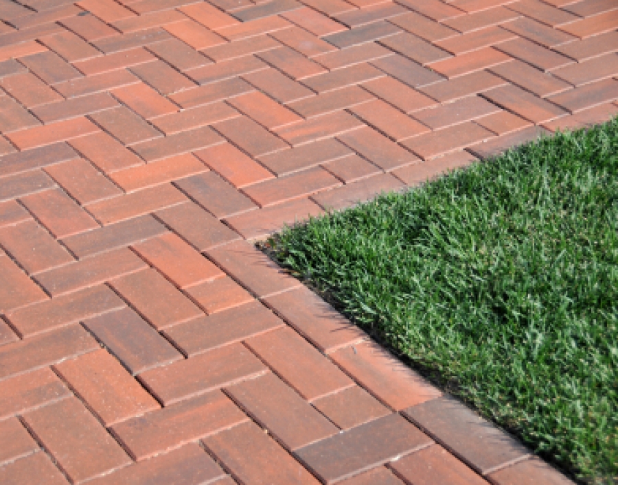 laying patio pavers