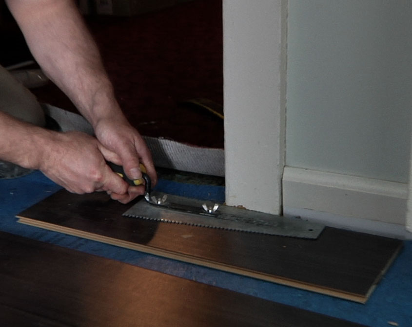 Cutting a Doorjamb for the laminate flooring