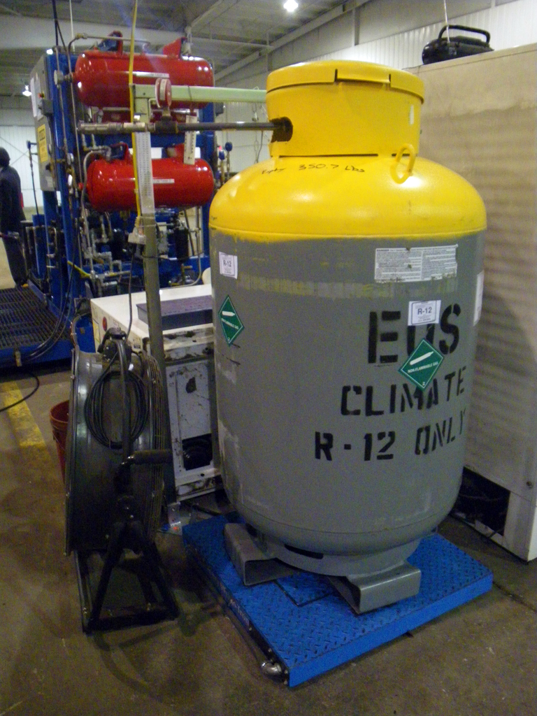 Storage tank for the refrigerant CFC R-12