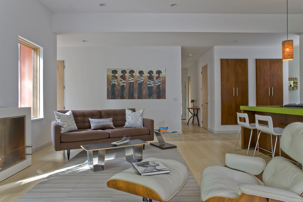 English Residence living room by ZeroEnergy Design