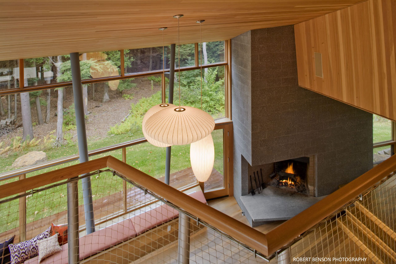 Living room fireplace of the Kent House by Gray Organschi Architecture