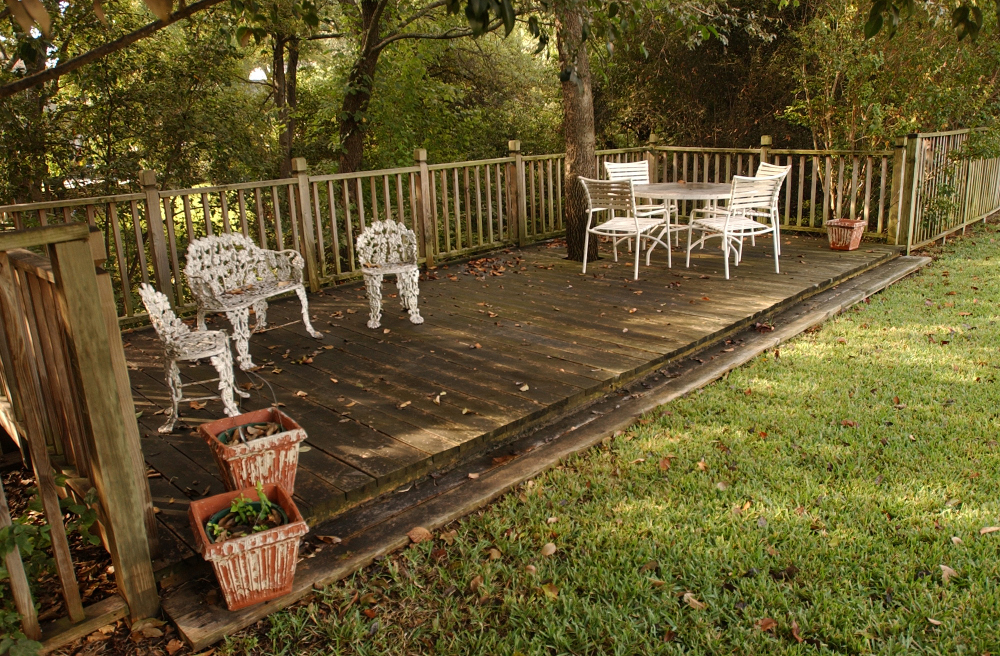 wood deck before cleaning and protection