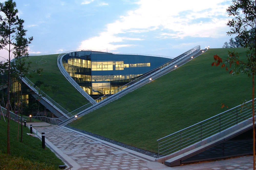 The green roof of The Nanyang Technological School of Art, Design, and Media in Singapore by CPG Consultants