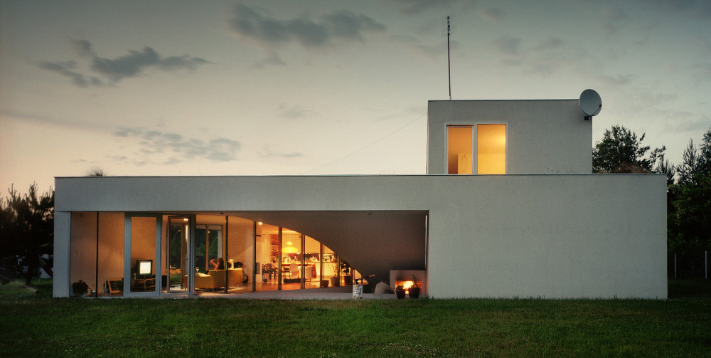 Exterior stairs leading to the green roof of the OUTrial House by Robert Konieczny