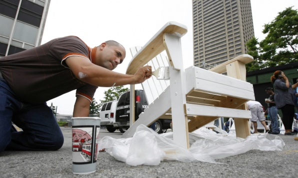 Painting a chair to be used in revitalized public spaces