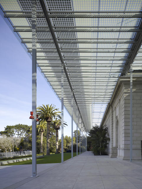 Exterior of Renzo Piano’s California Academy of Sciences in San Francisco