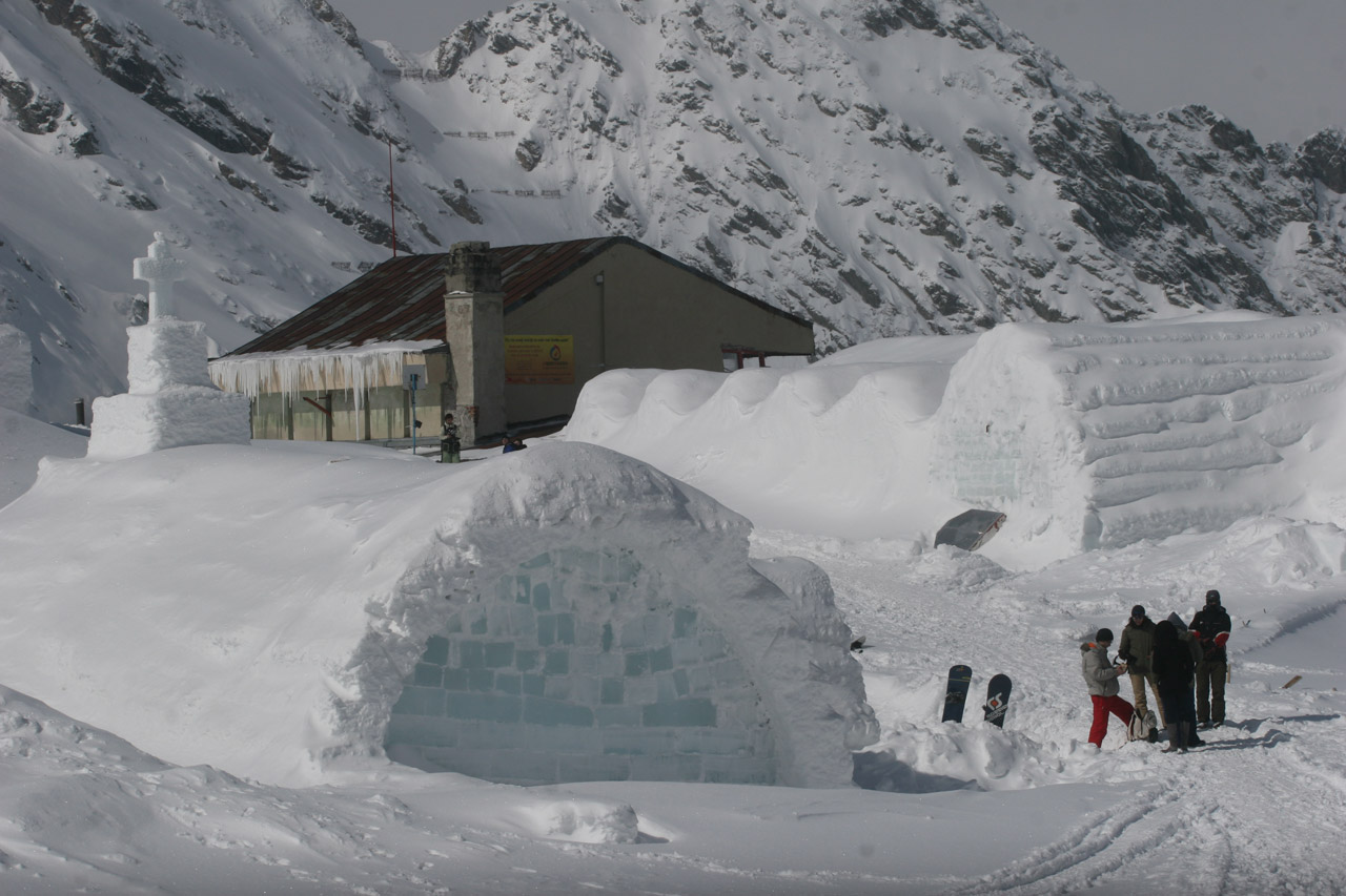 Hotel of Ice in Transylvanian Alps