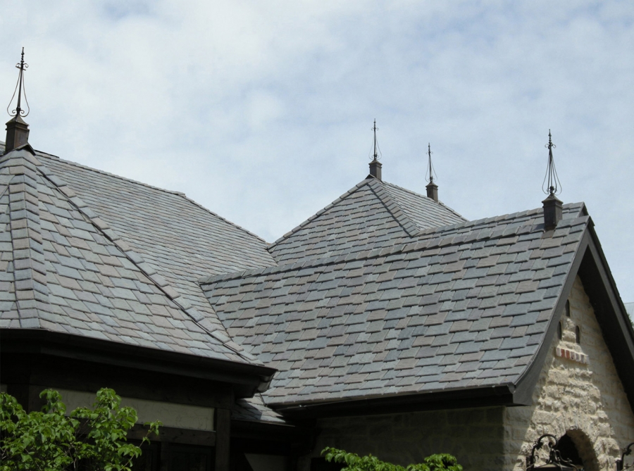 Aberdeen blend of DaVinci Multi-Width Slate polymer roofing tiles. 